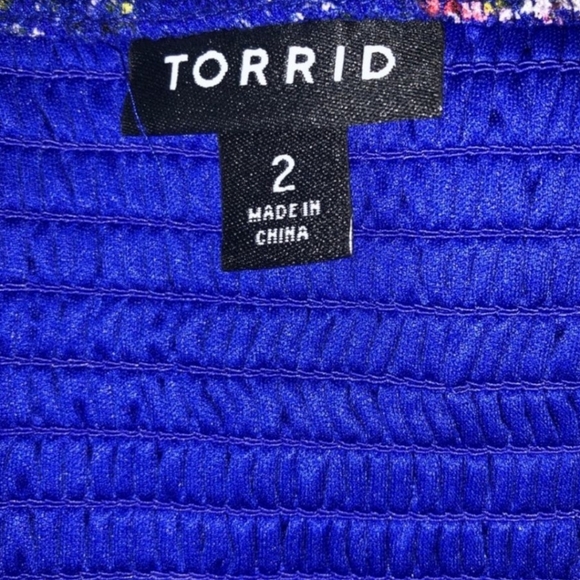 TORRID Plus Size Angelica Floral Blue Sheer Sleeveless Twisted Front Halter Top - Picture 10 of 15